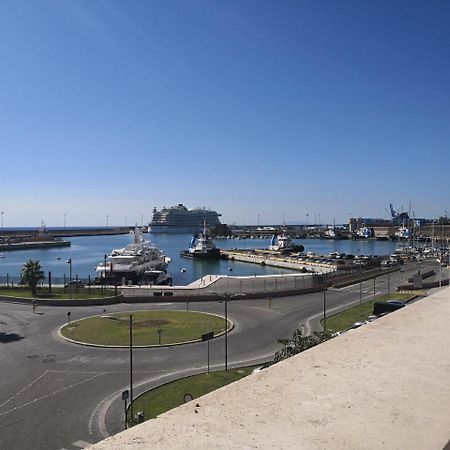 Casa Cavallotti - modern apartment between Train station&Port Civitavecchia Buitenkant foto