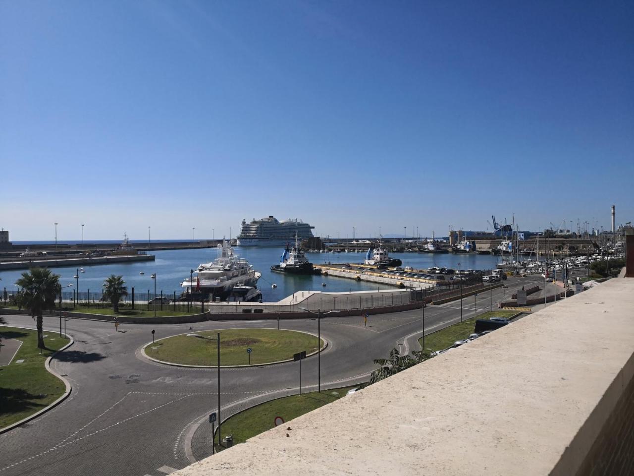 Casa Cavallotti - modern apartment between Train station&Port Civitavecchia Buitenkant foto